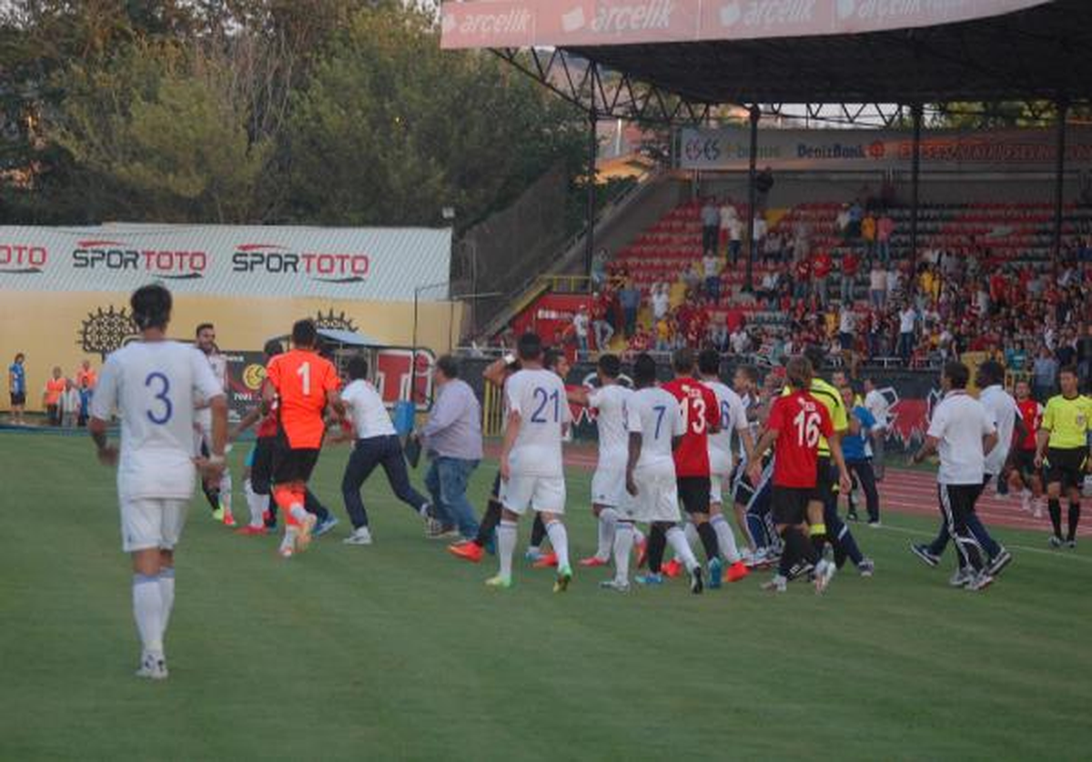 Eskişehirspor-Karabükspor Hazırlık Maçında Arbede