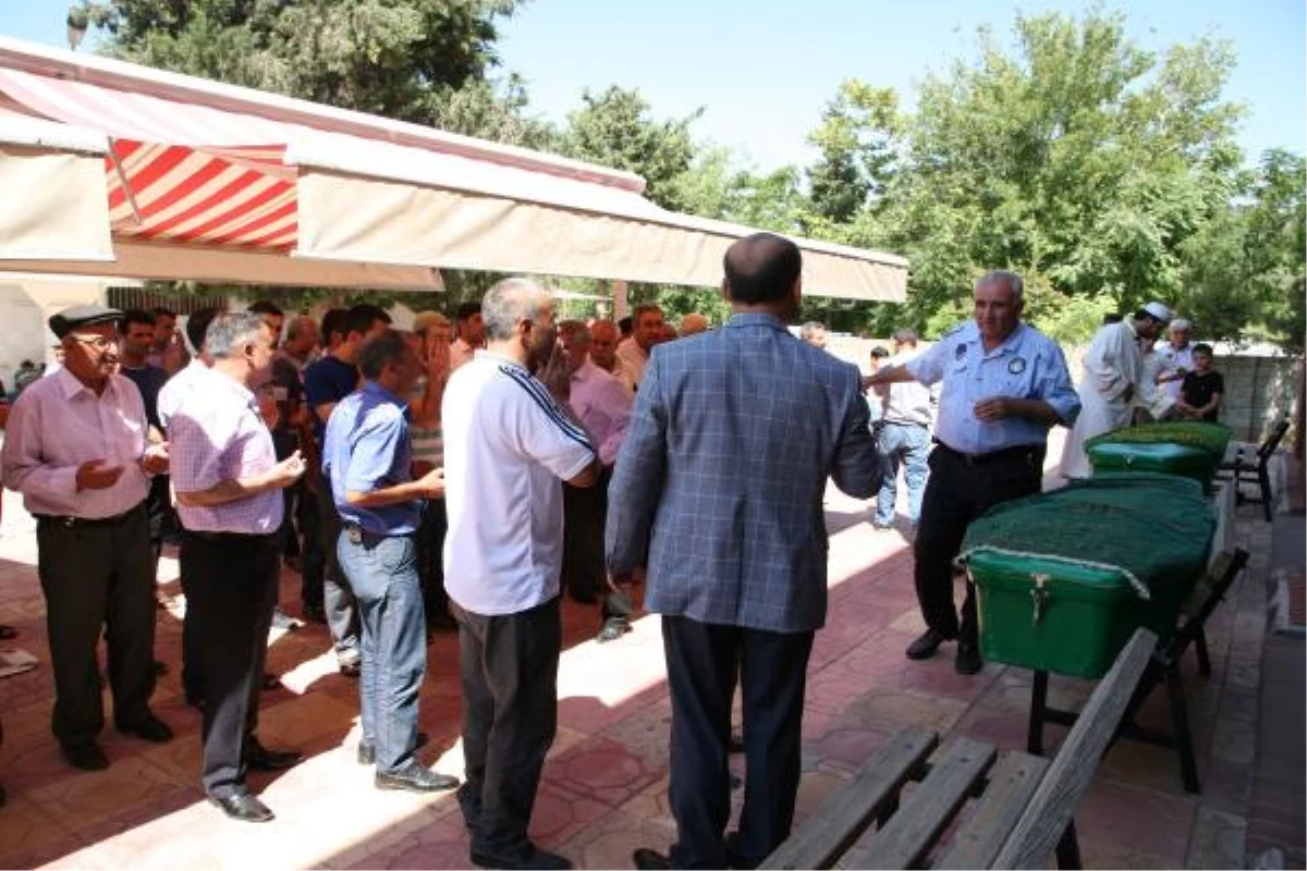 Gaziantep\'te Otomobil ile Kamyon Çarpıştı: 4 Ölü, 3 Yaralı (2)