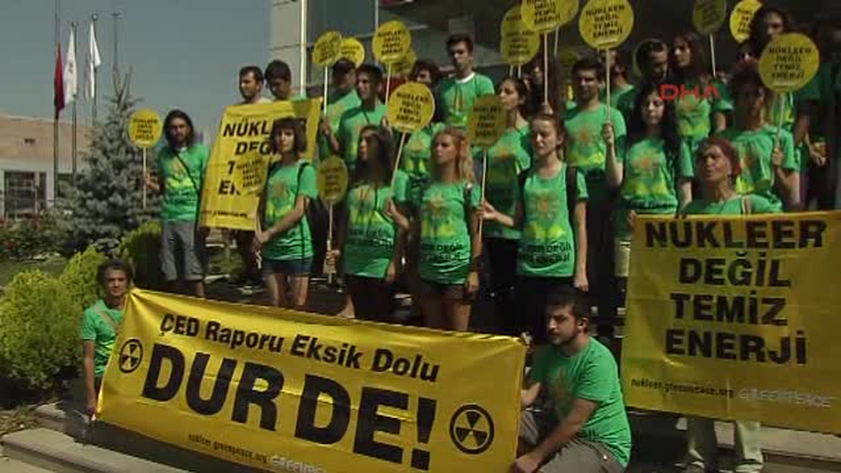 Greenpeace\'den Çevre Bakanlığı Önünde Akkuyu Çed Raporu Protestosu