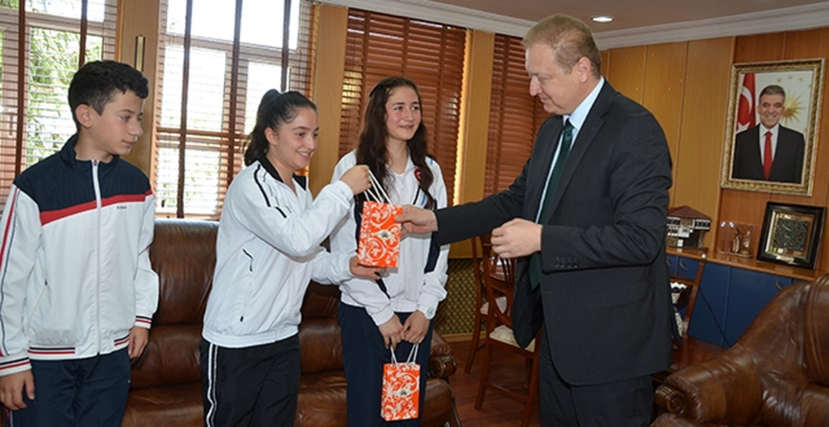 Gümüşhane\'de Başarılı Sporcular Ödüllendirildi