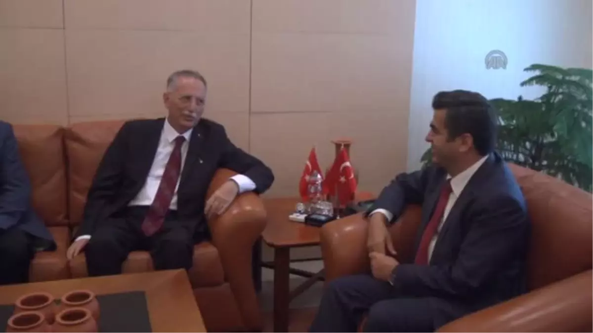 İhsanoğlu, Kayseri Valiliği\'ni ziyaret etti