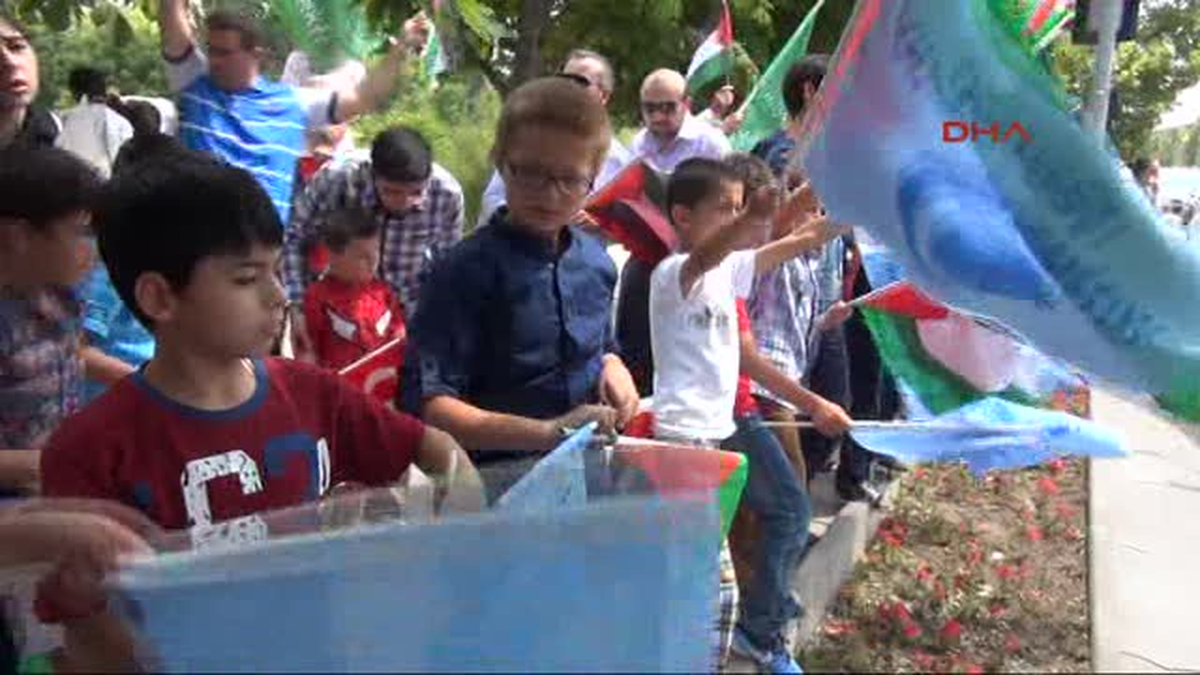 İsrail\'in Filistin\'e Başlatmış Olduğu Kara Harekatını Protesto Eden Çoğunluğu Çocukların...