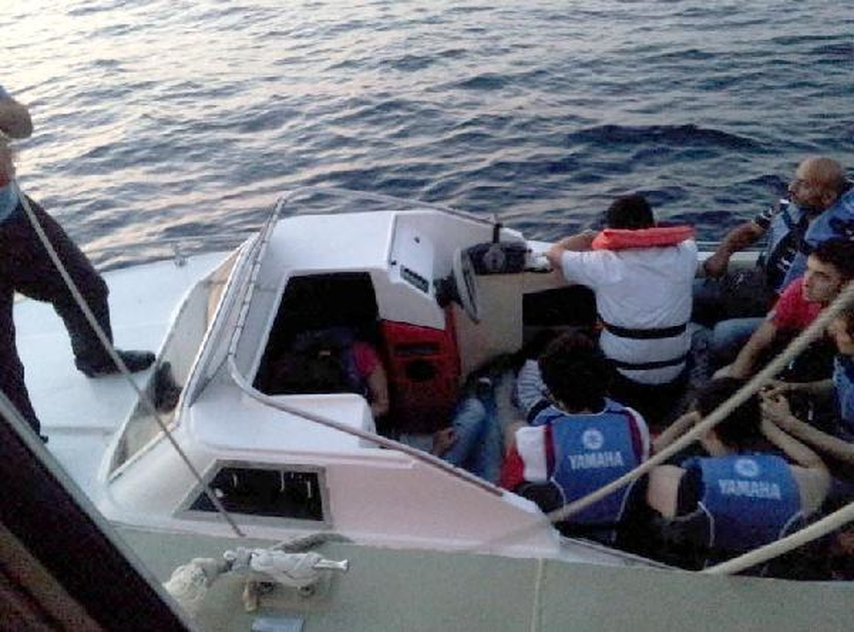 İzmir ve Çanakkale\'de 121 Kaçak Göçmen Yakalandı