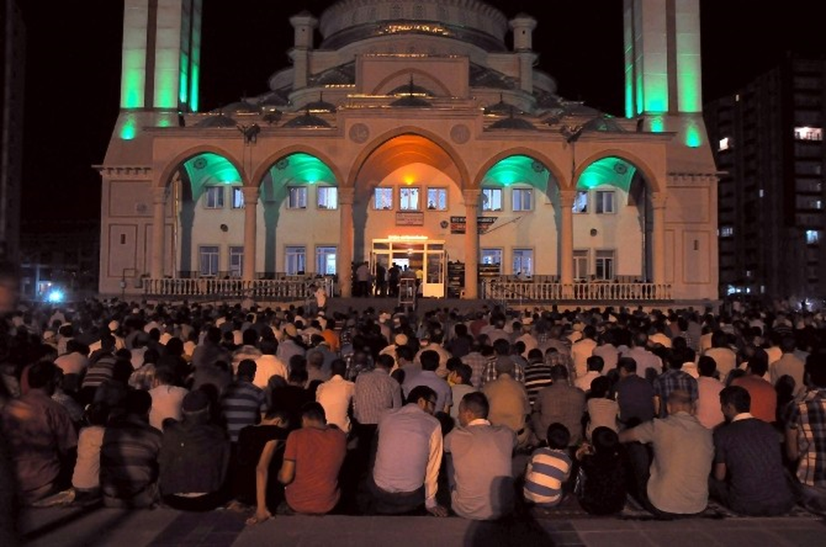 Kadir Gecesinde Kayseri\'deki Camiler Doldu Taştı