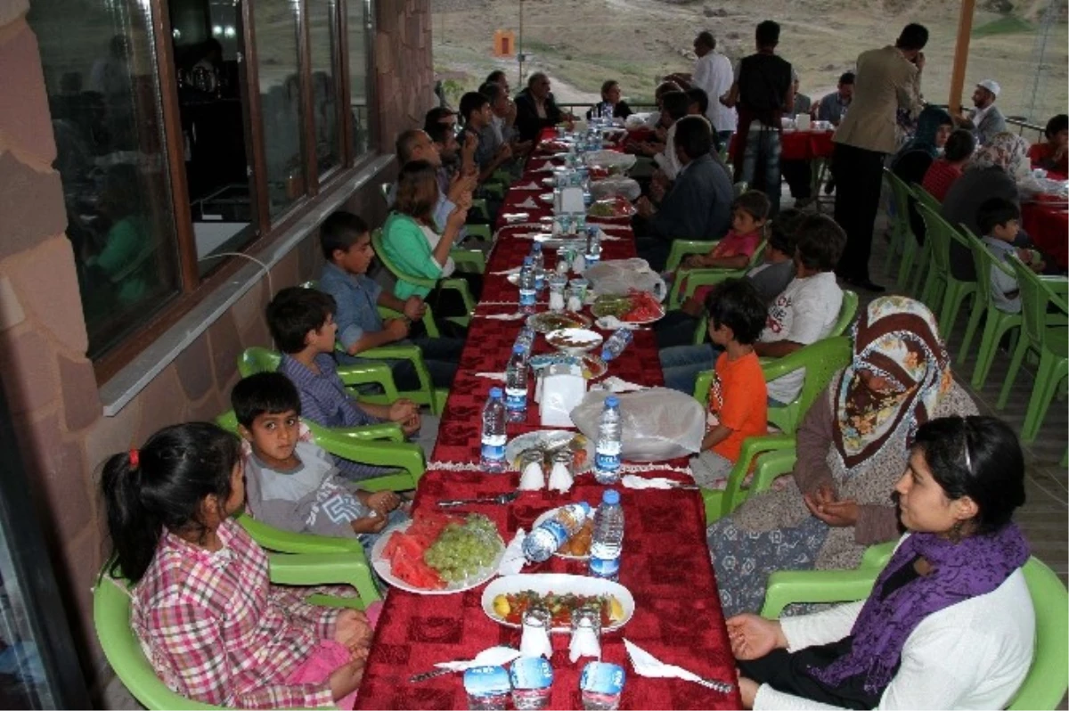 Kaymakam Tanrıkulu\'ndan Yetim Çocuklara İftar