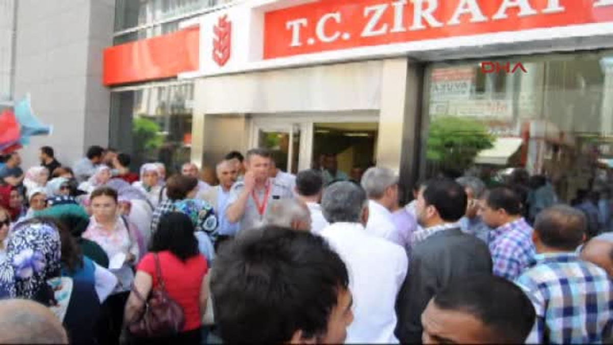 Kırıkkale\'den Başbakan\'a Bağış İzdihamıkırıkkale\'den Başbakan\'a Bağış İzdihamı