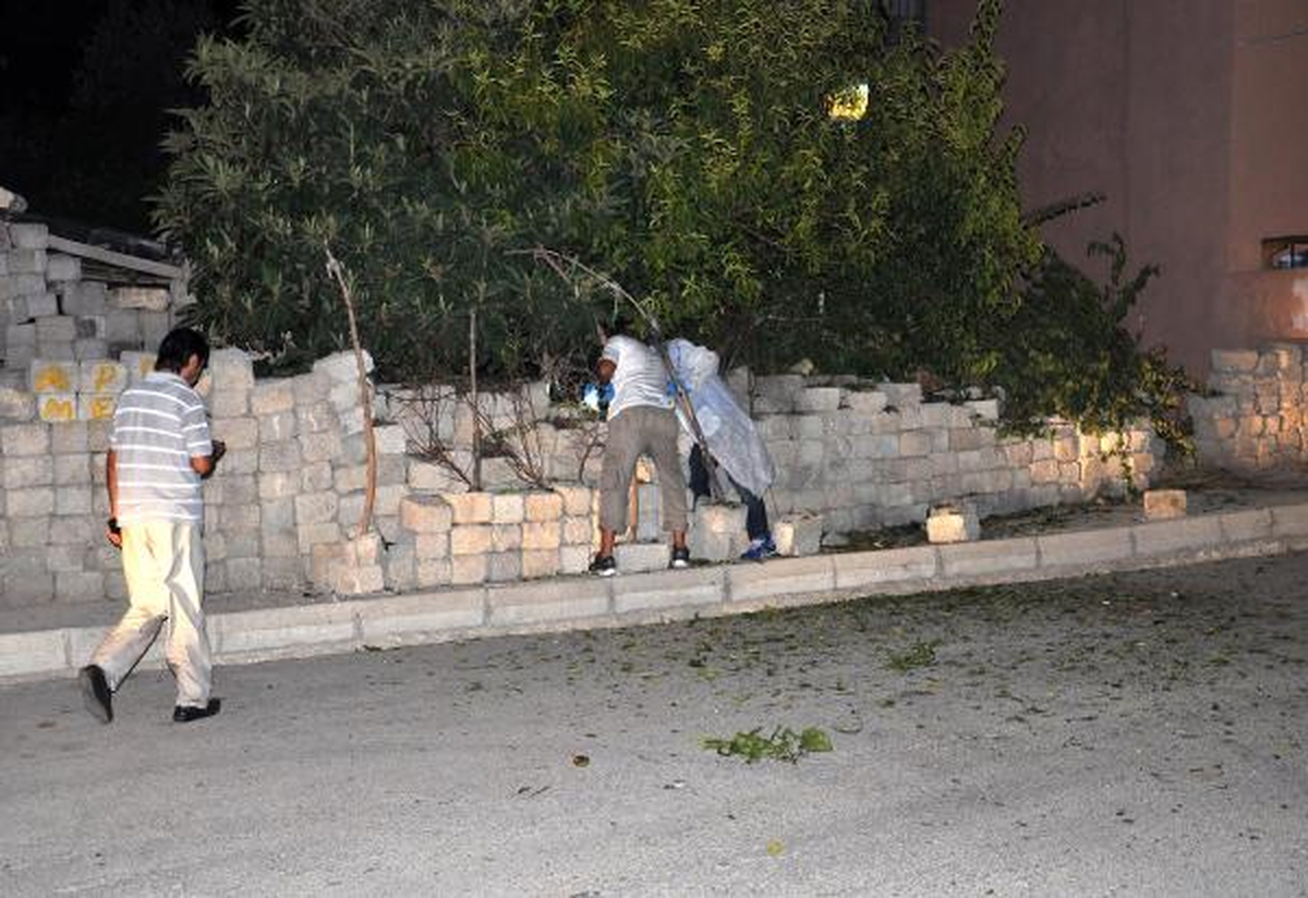 Mersin\'de Parça Tesirli Bomba Patladı