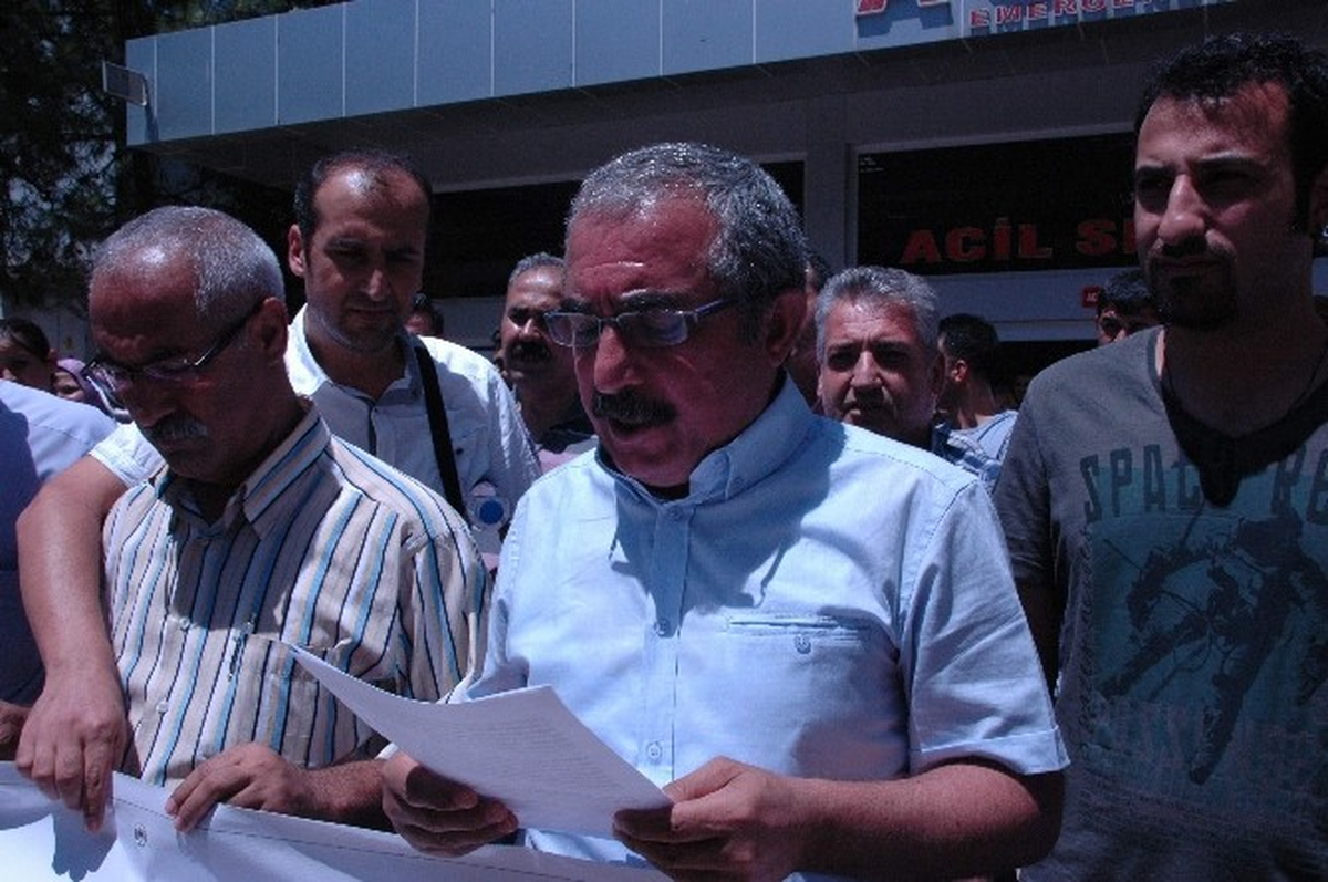Muhtar ve Yakınları, Doktoru Darp Etti
