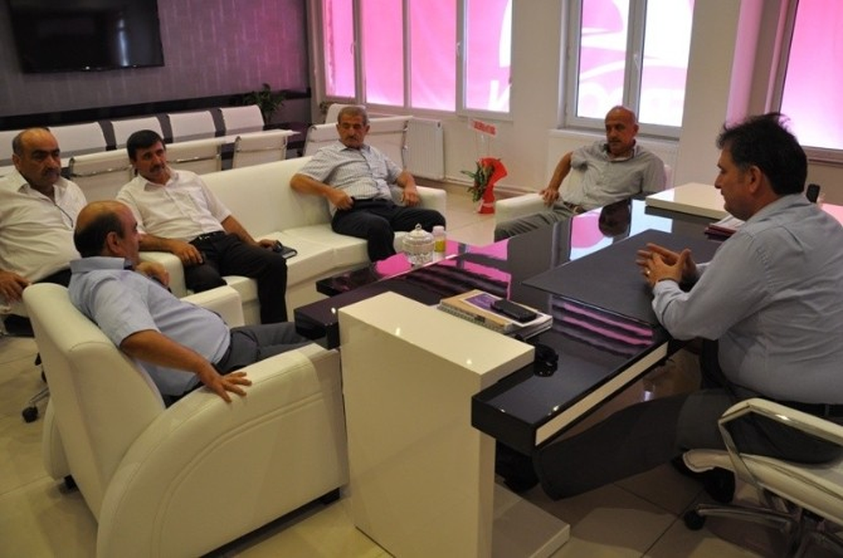 Muhtarlardan AK Parti İl Başkanlığı\'na Ziyaret