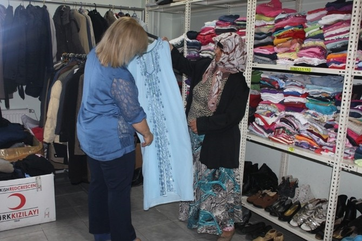 Ortahisar Belediyesi\'nden Bayram Öncesi Giysi Yardımı