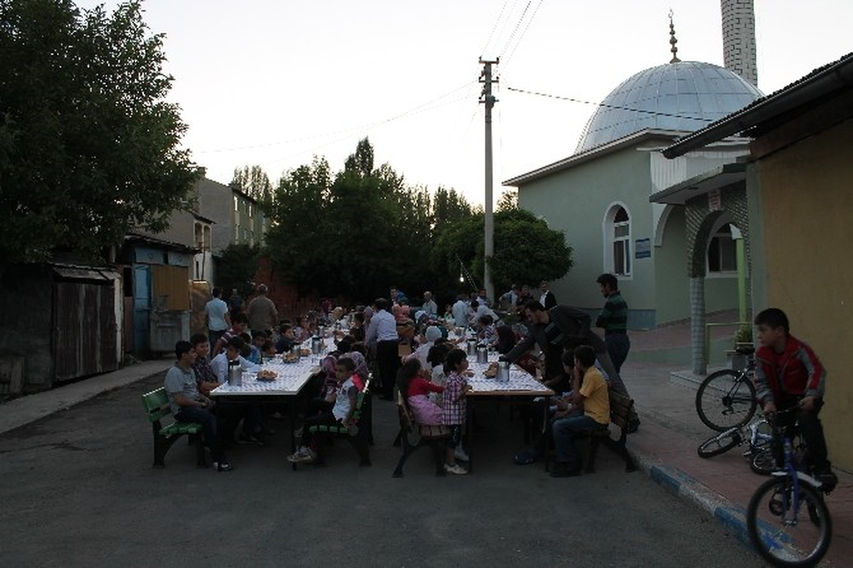 Pazaryolu İlçesinde Çocuk İftarı