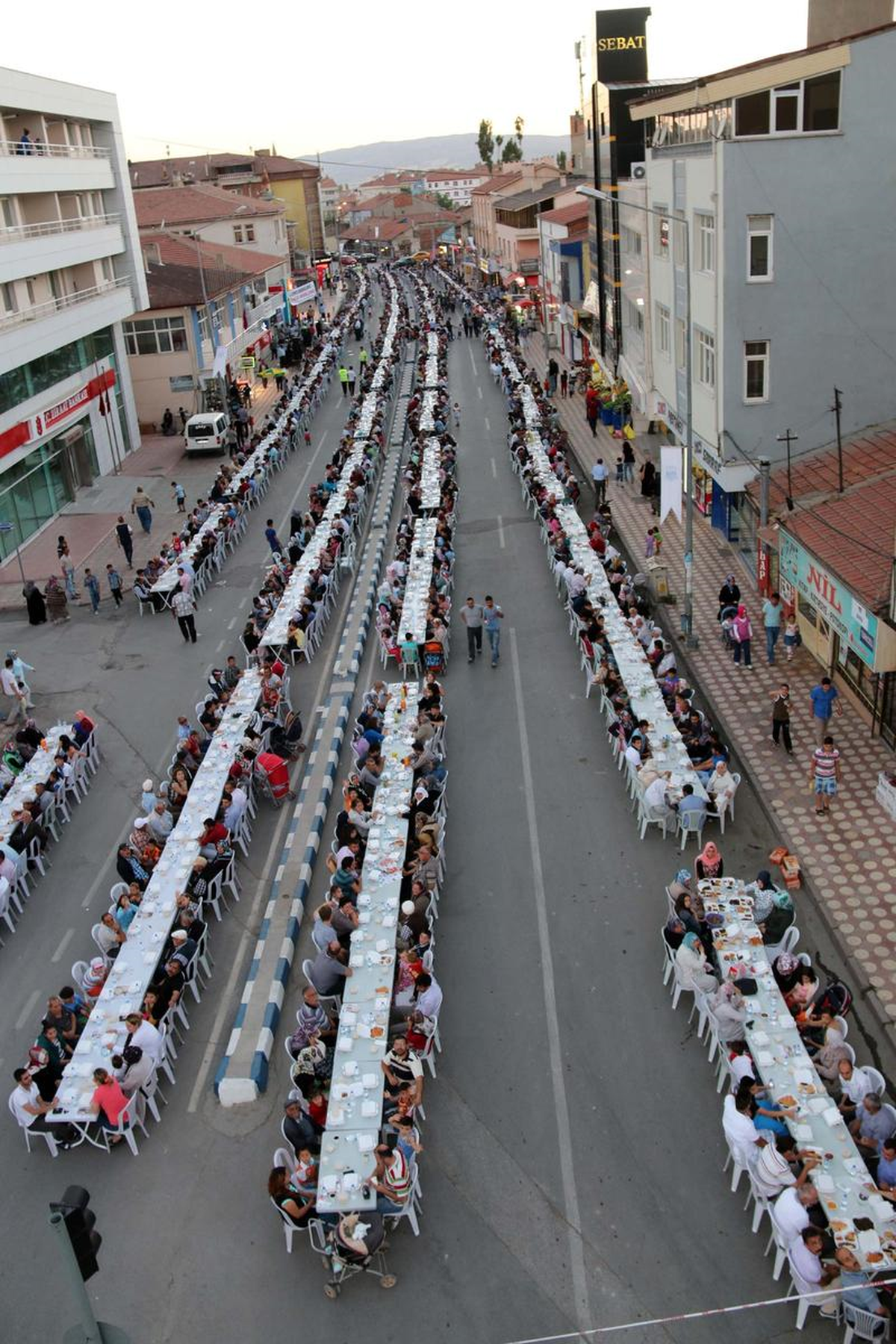 Şarkışla Belediyesi 2 Bin 500 Kişiye İftar Verdi