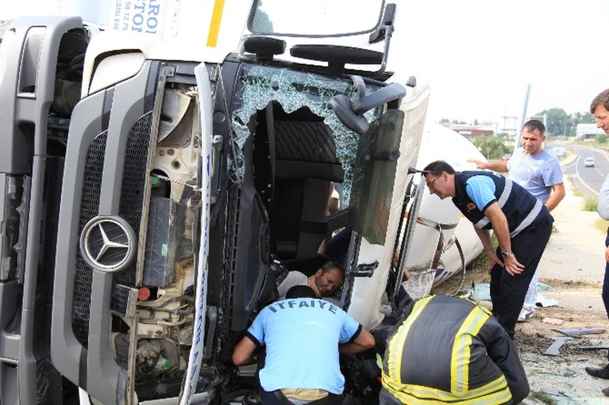 Tekirdağ\'da Beton Mikseri Devrildi: 1 Yaralı