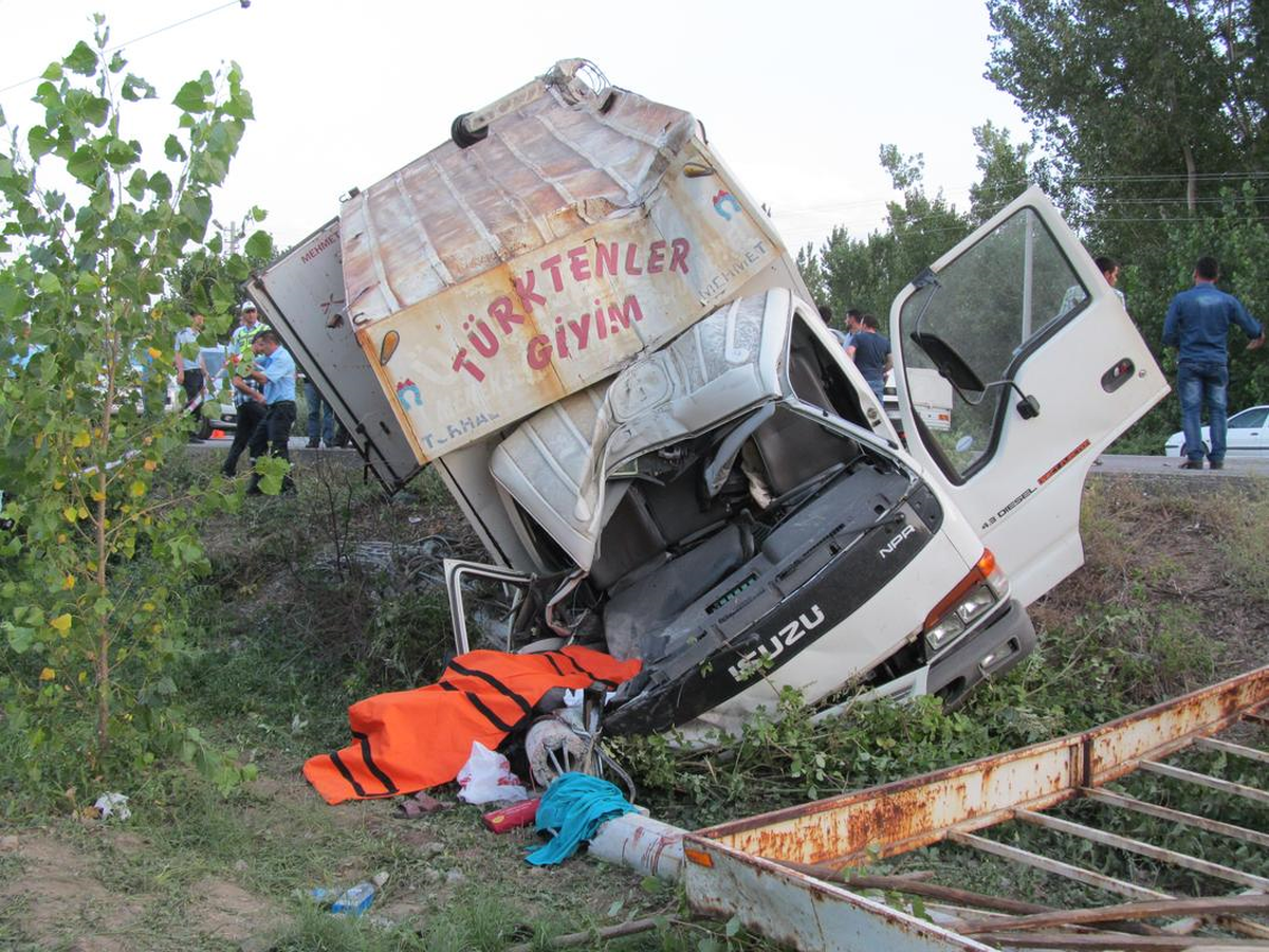Tokat\'ta Trafik Kazası: 1 Ölü, 4 Yaralı