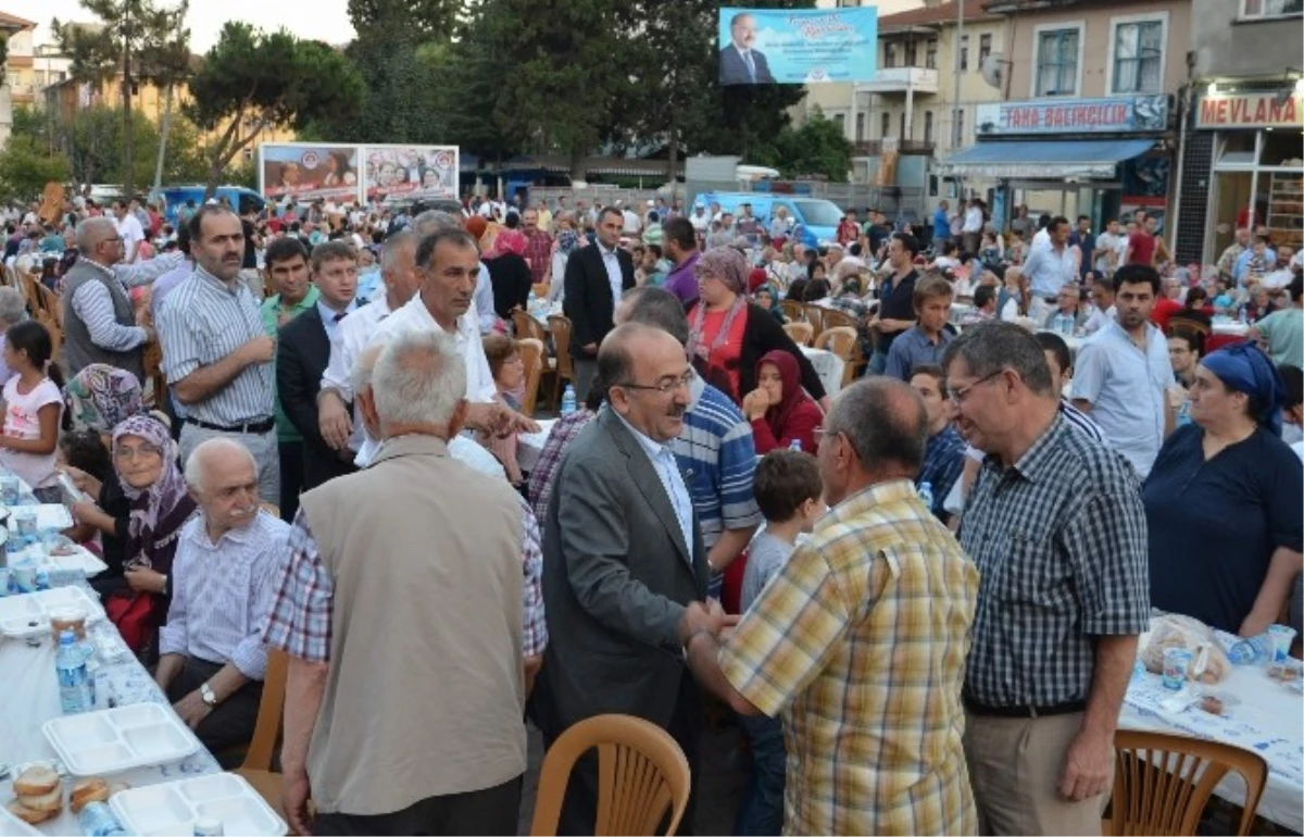 Trabzon Büyükşehir Belediyesi\'nin İftar Programları Devam Ediyor