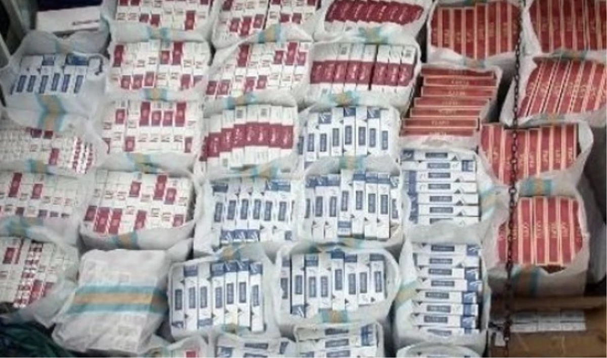Trabzon\'da Kamyon Kasasında 100 Bin Paket Sigara Ele Geçirildi