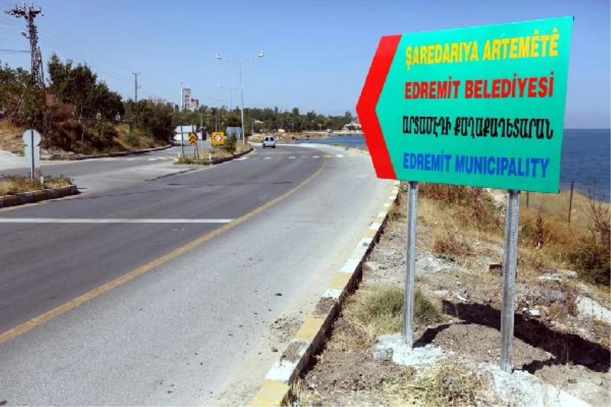 Edremit Belediyesi İlçenin İsmini Tabelaya Ermenice Yazdırdı