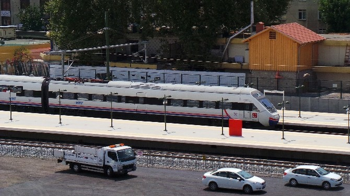 Yüksek Hızlı Tren Hattının Açılışı İçin Geri Sayım Başladı