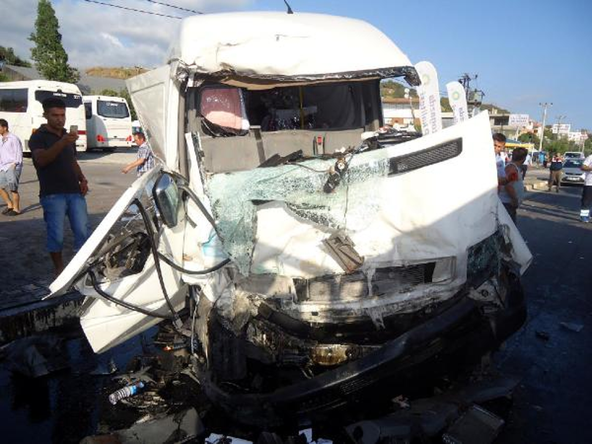 Alanya\'da Trafik Kazası: 1 Ölü, 1 Yaralı