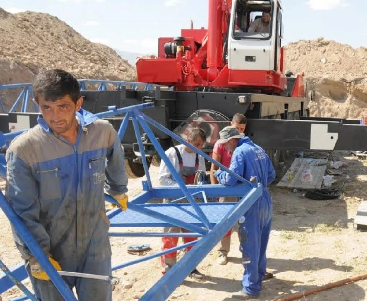 Asfaltlama Çalışmaları Dere Mahallesinde Devam Ediyor