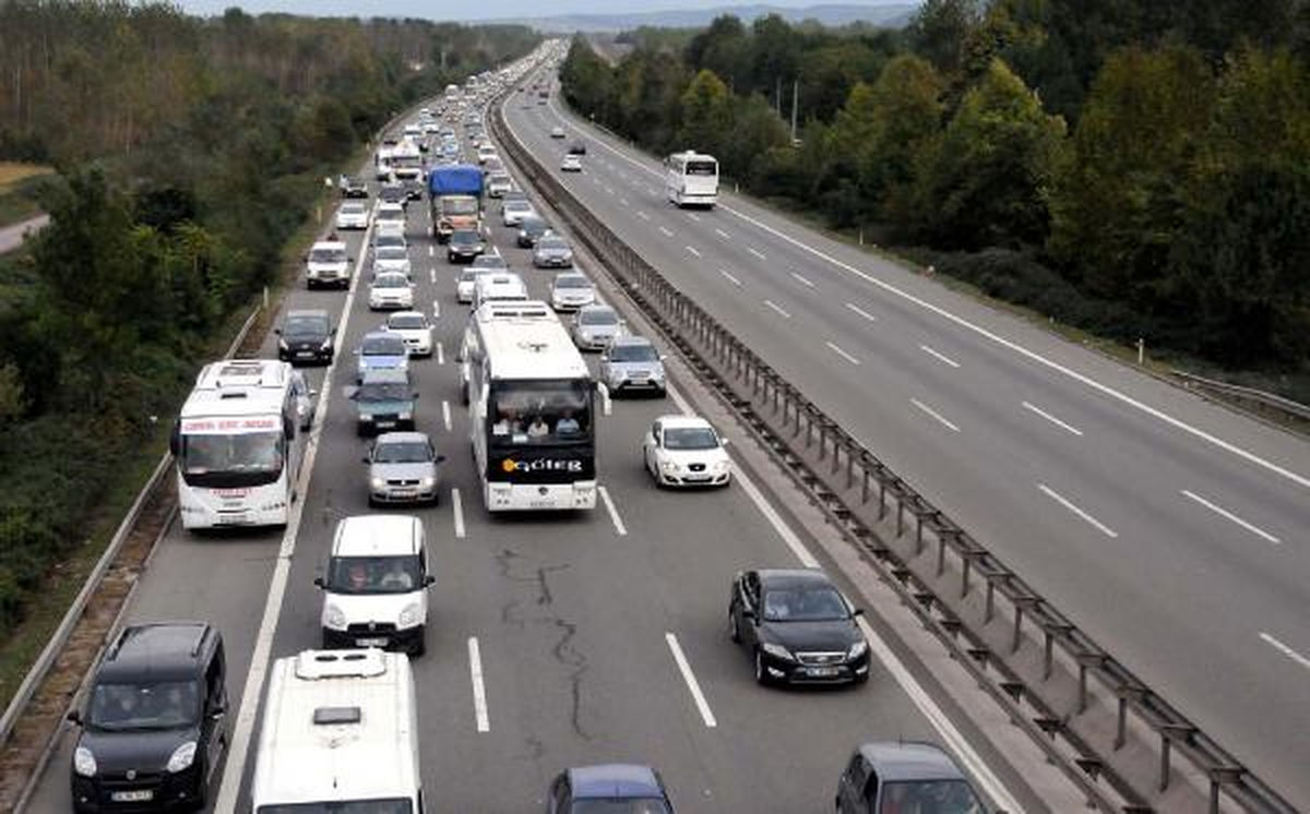 Yalova-İzmit Karayolunda Bayram Tatili Yoğunluğu