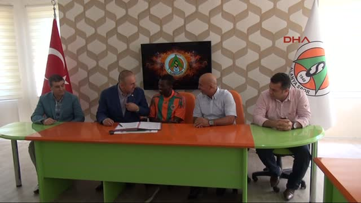 Bakan Çavuşoğlu Alanyaspor\'un İmza Törenine Katıldı