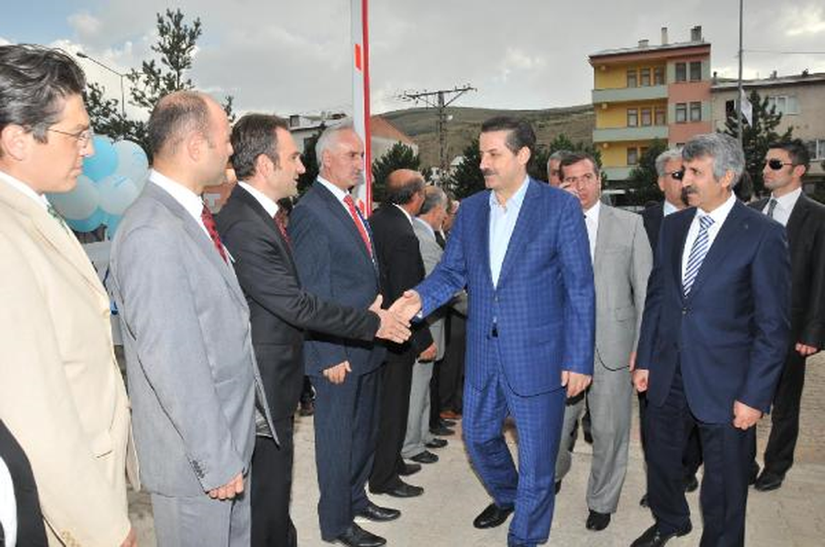Bakan Çelik: Başbakan\'ın Cumhurbaşkanı Olması 77 Milyon İçin Büyük Şans (2)