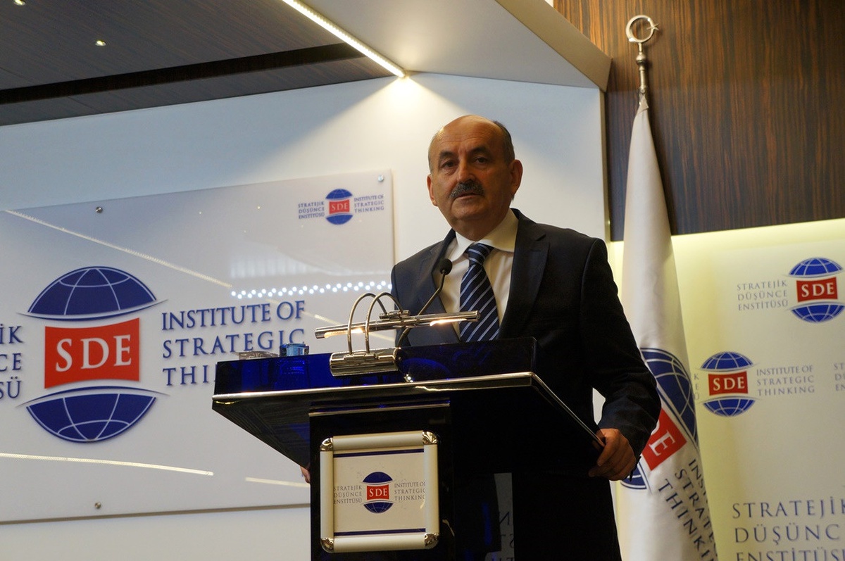 Bakan Müezzinoğlu Açıkladı: Açık Havada Sigara Yasağı 1 Ekim\'de Başlıyor