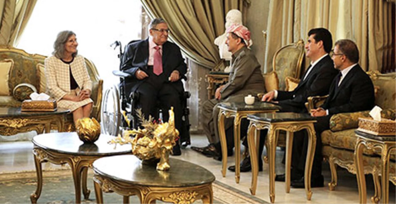 Barzani, Celal Talabani\'yi Süleymaniye\'deki Evinde Ziyaret Etti
