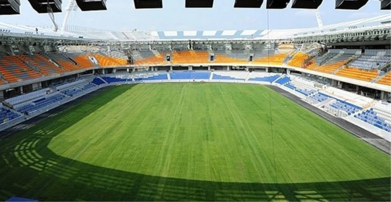 Başakşehir\'in Yeni Stadına Sadece 860 Kişi Bilet Aldı