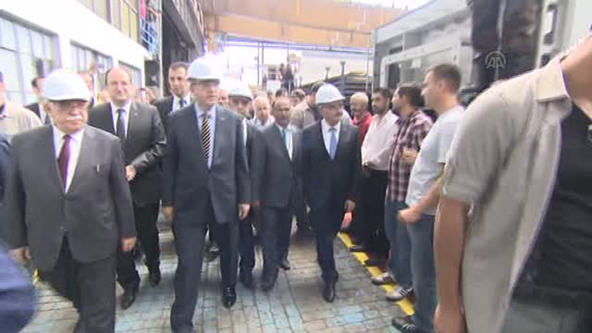Başbakan Erdoğan, TÜLOMSAŞ Fabrikası\'nı gezdi -