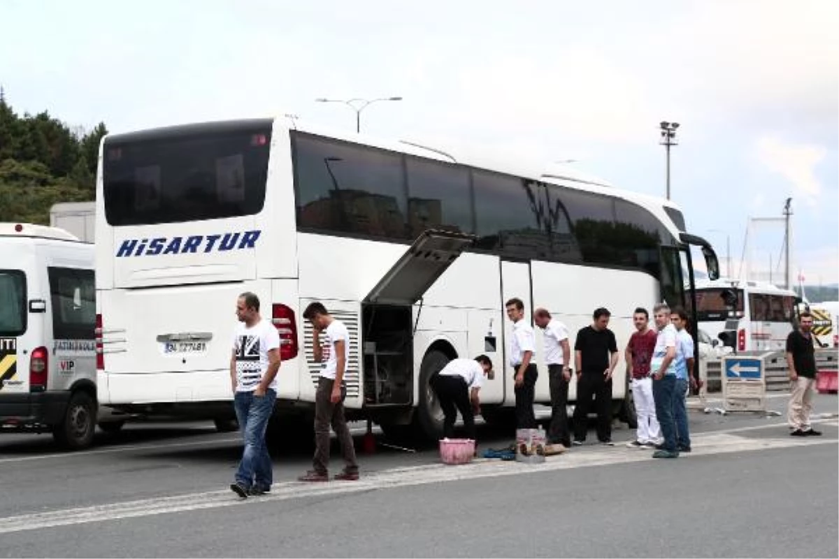 Bayram Trafiği Yolları Felç Etti