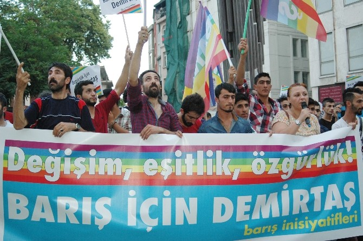 Beyoğlu\'nda Demirtaş\'a Destek Eylemi