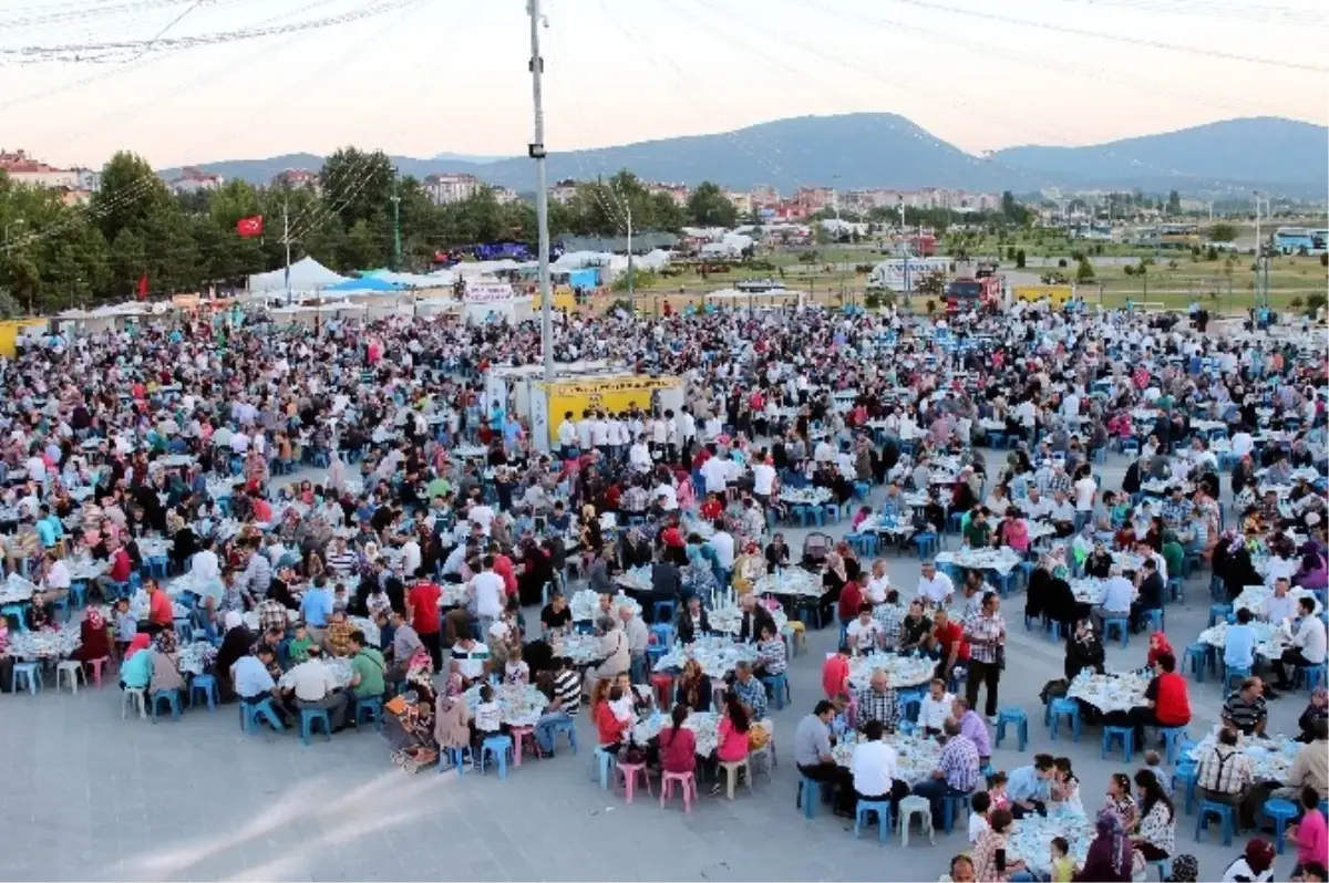 Beyşehir\'de Toplu İftar Coşkusu