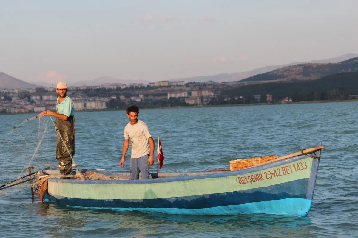 Beyşehir Gölü\'nde Balık Azaldı, Fabrikalar Zora Girdi
