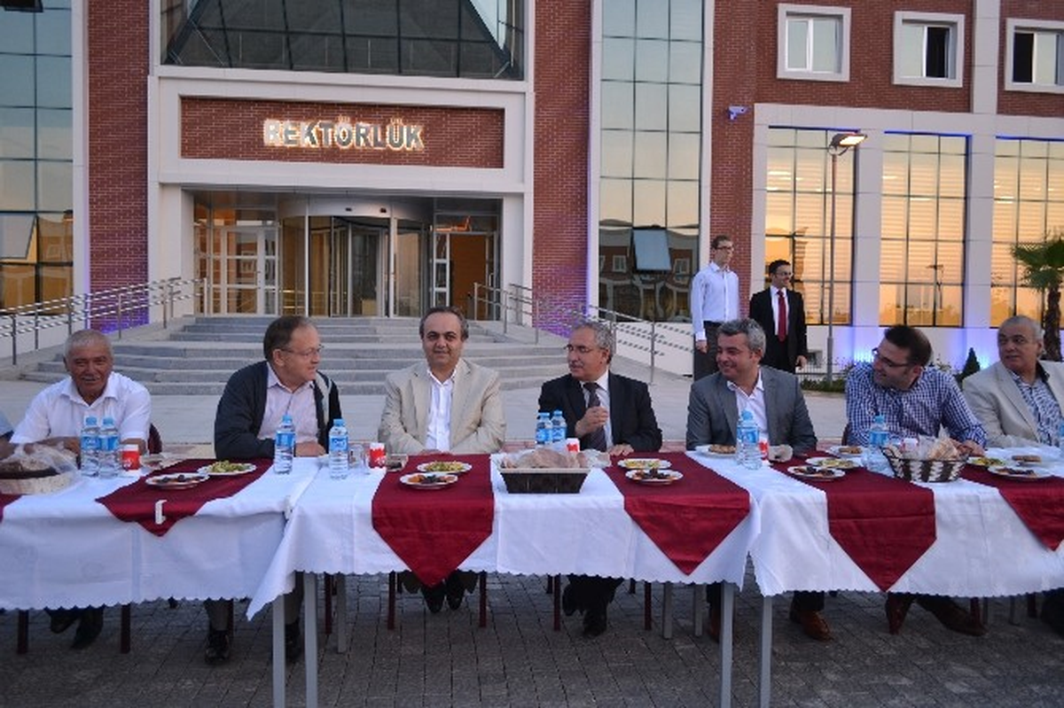 Bilecik Şeyh Edebali Üniversitesi\'nde İftar Programı