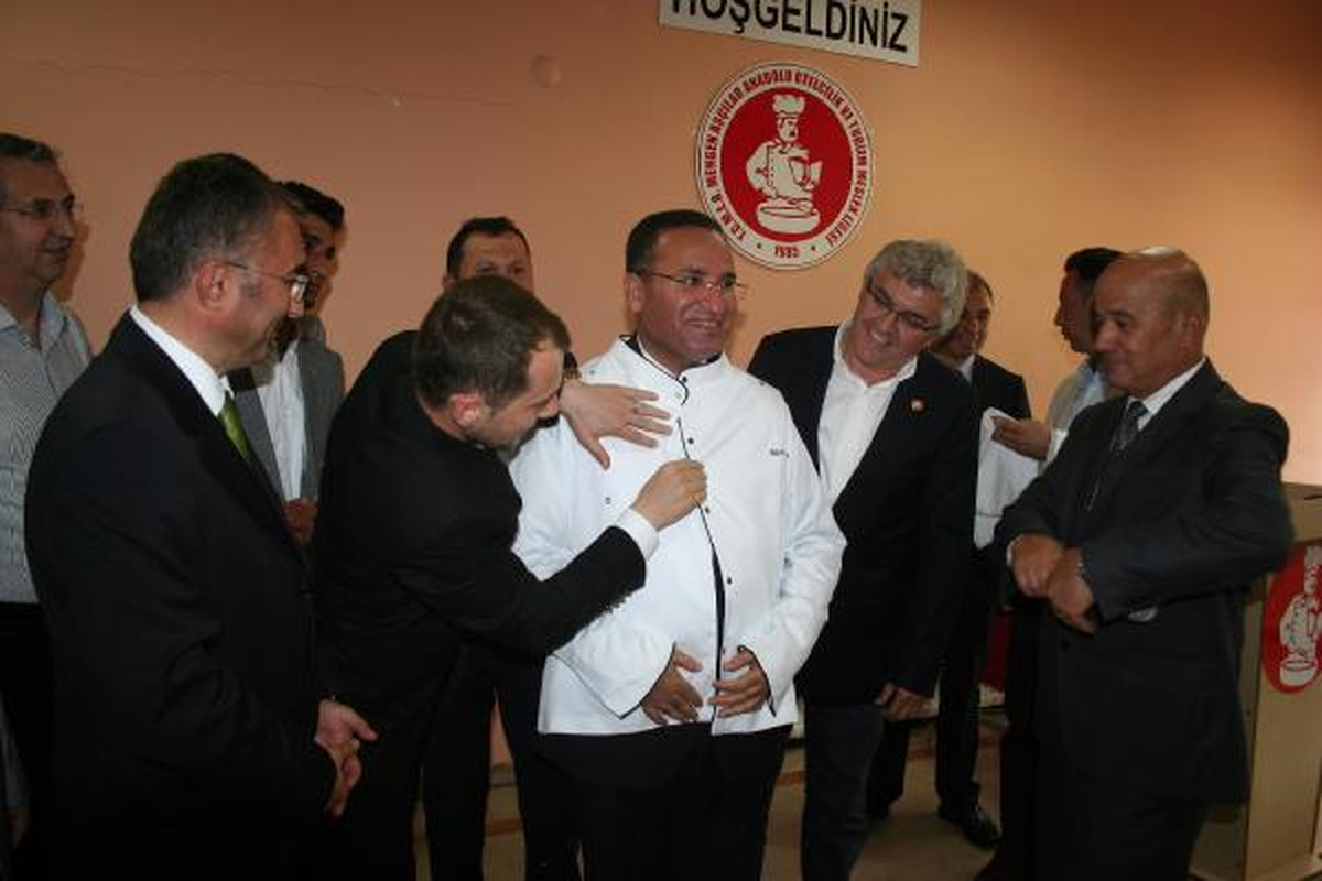 Bozdağ: Zekeriya Öz\'ün Yaptığı Yargı Göreviyle Doğrudan İlgili Değil, Kişisel Suç (3)