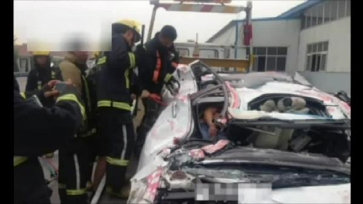 Bu Otomobilin İçinden Sağ Çıktılar