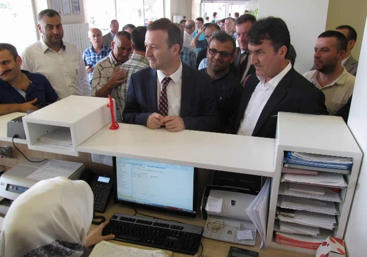 Bursa\'da Erdoğan\'a Bağış İçin İzdiham Oldu