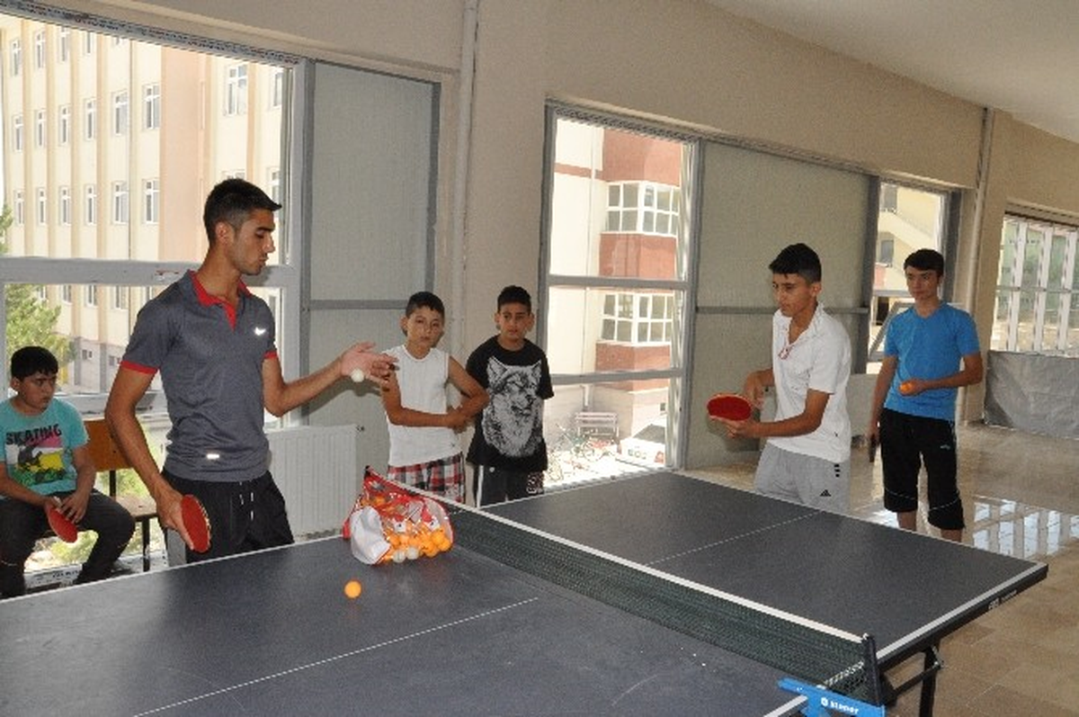 Çiçekdağı\'nda Yaz Spor Okulları Yoğun İlgi Görüyor