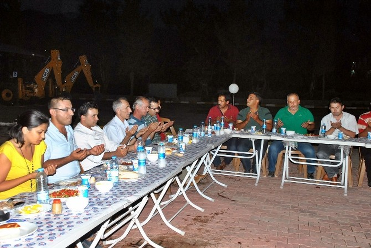 Demre Hizmet Birimi Çalışanlarına İftar Yemeği Verdi