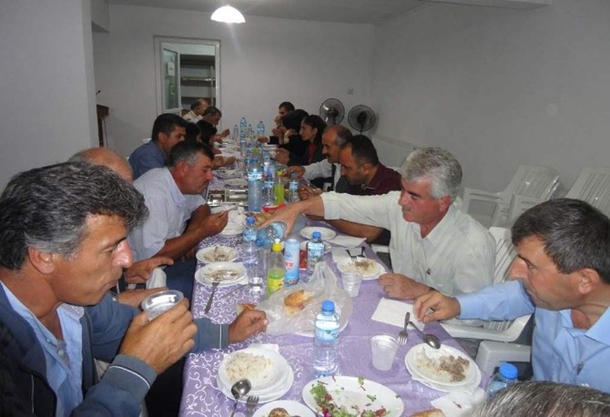 Derebucak\'ta Fakir Ailelere İftar