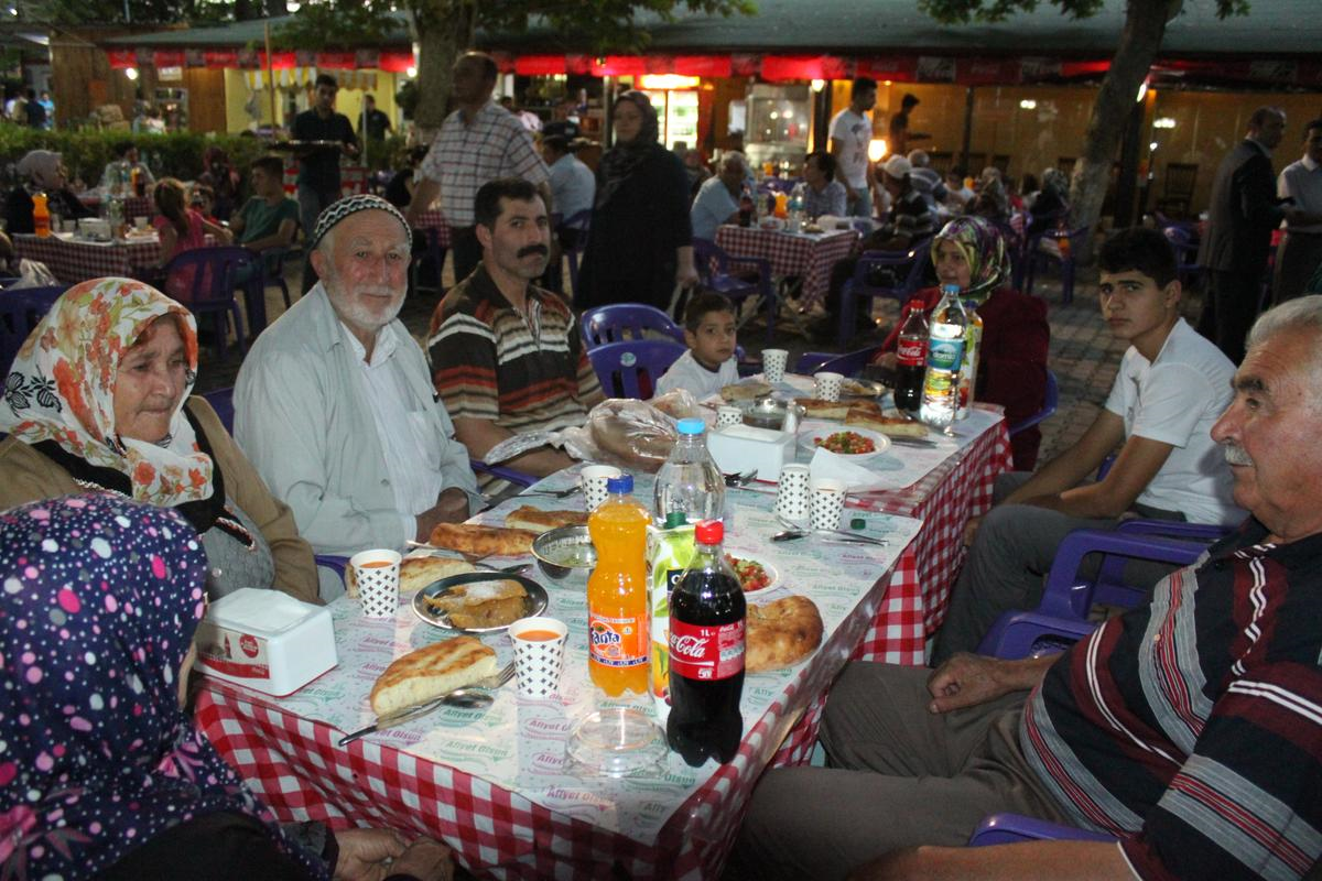 Dinar\'da Engellilere ve Ailelerine İftar