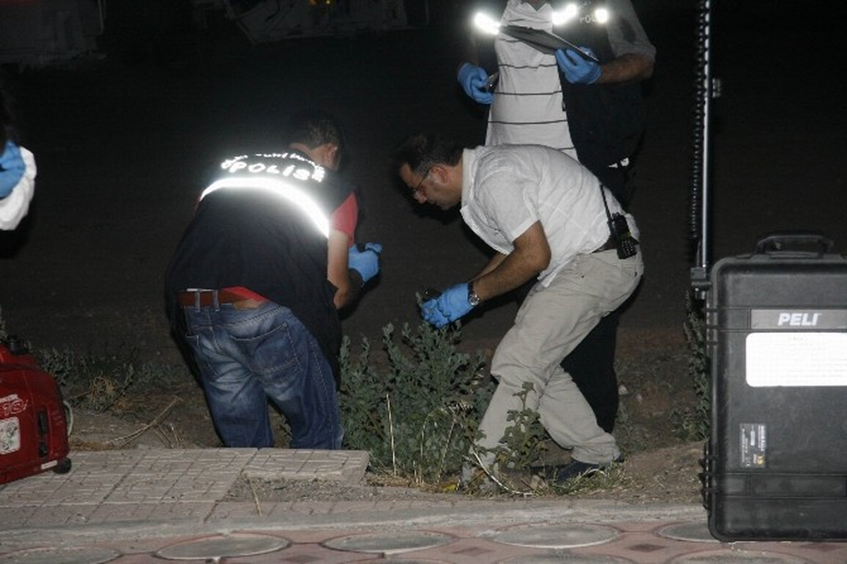 Diyarbakır\'da Cadde Ortasında Silahlı Kavga: 1\'i Ağır 5 Yaralı