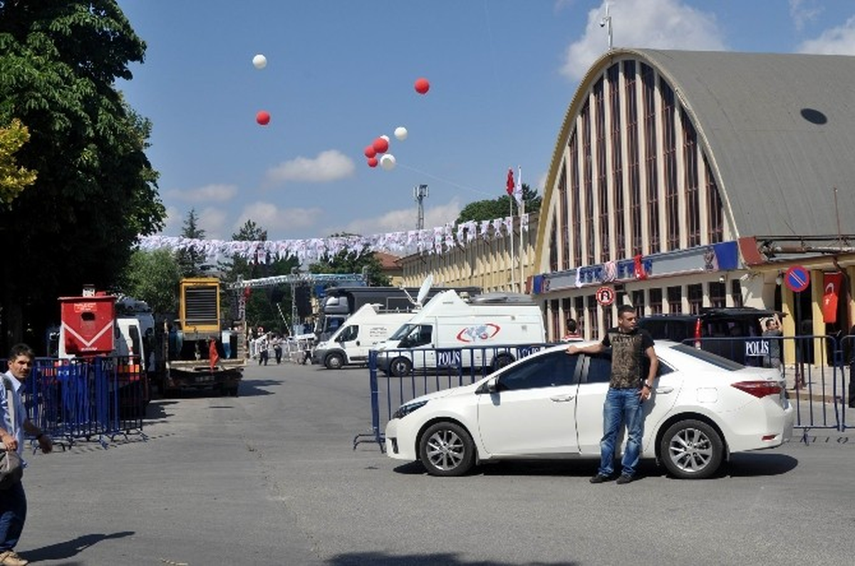 Eskişehir\'de Başbakan Erdoğan İçin Hazırlıklar Tamamlandı