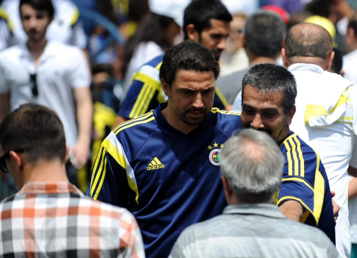 Fenerbahçe\'li Futbolcular Cuma Namazını Bıçkıyanı Köyünde Kıldı