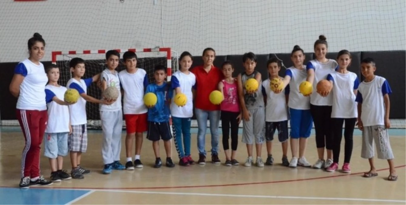 Adana\'da Hentbol İl Spor Okulları