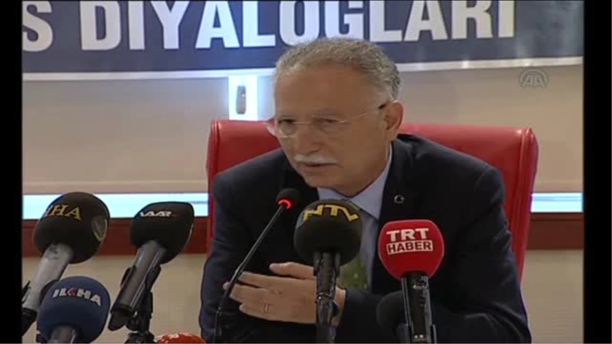 İhsanoğlu: "İnsanın ana dilini konuşması kadar doğal bir insan hakkı olamaz" -