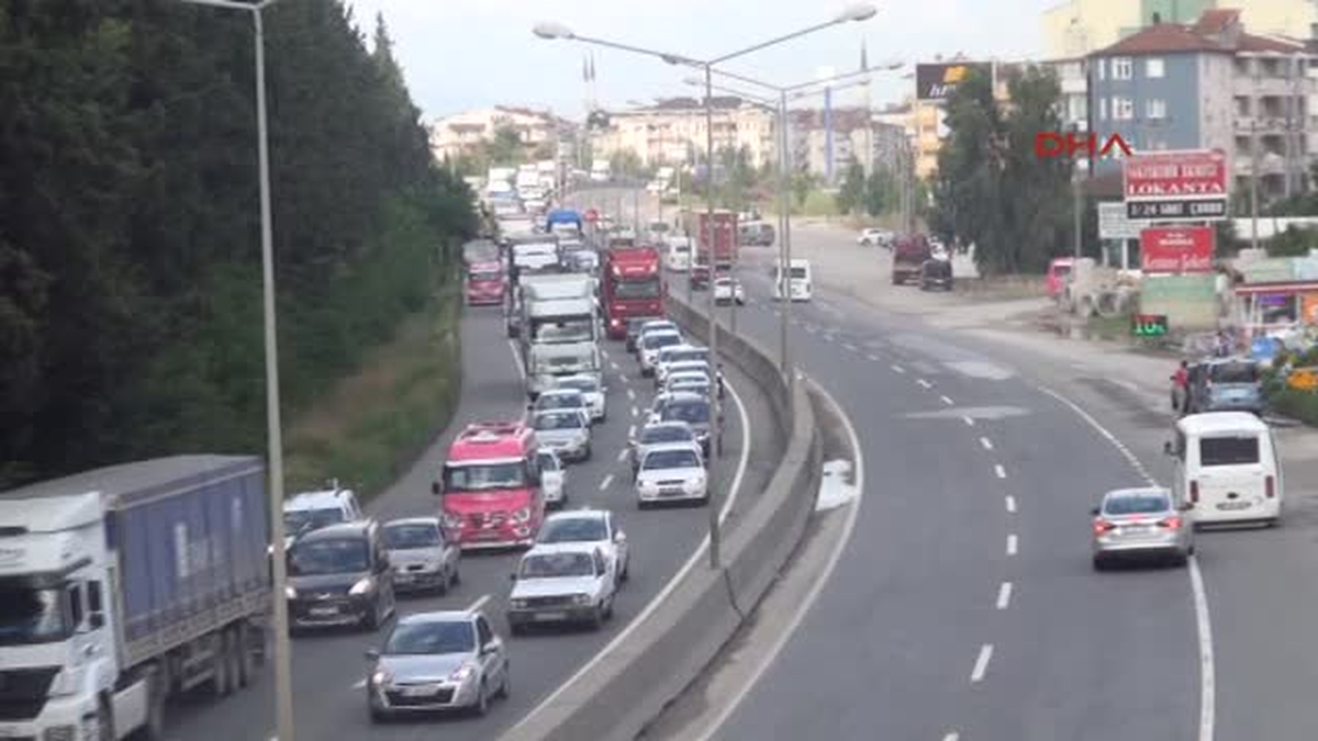 İzmit Karayollarında Bayram Yoğunluğu