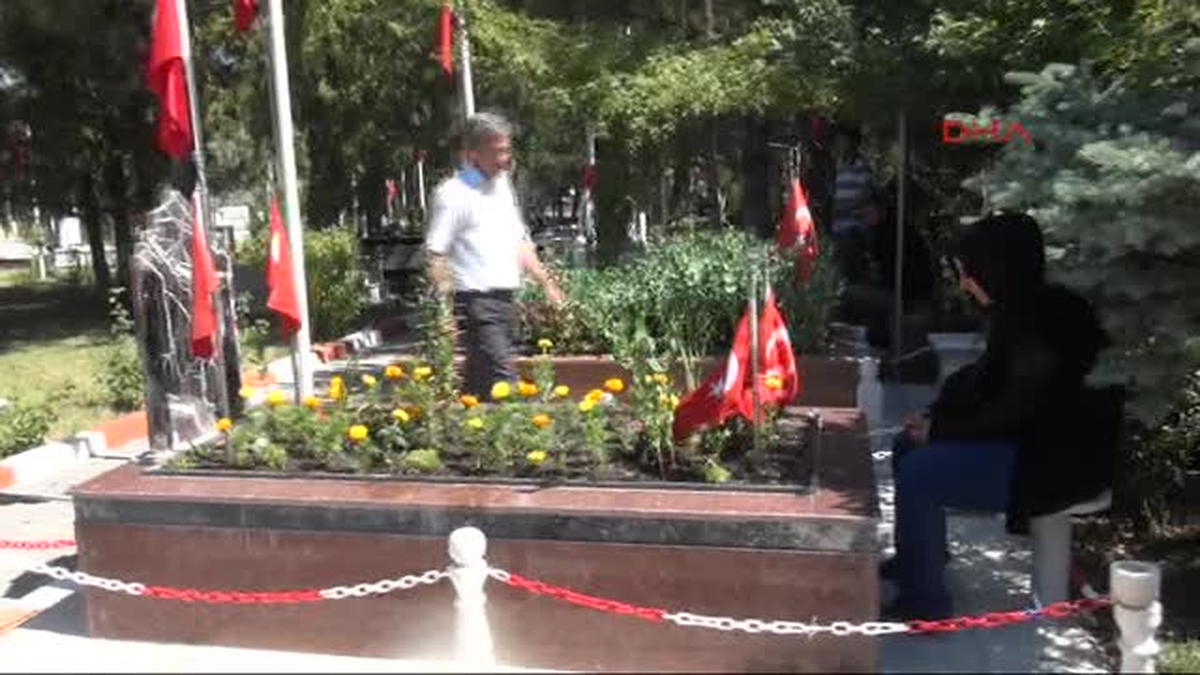 Kırıkkale Şehitliğinde Hüzün ve Göz Yaşı